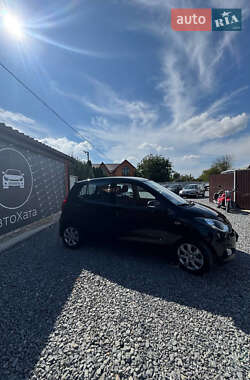 Хэтчбек Hyundai i10 2011 в 