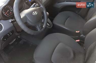 Хэтчбек Hyundai i10 2012 в 