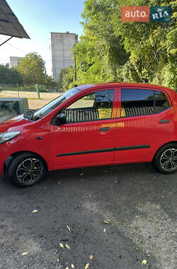 Хэтчбек Hyundai i10 2010 в 