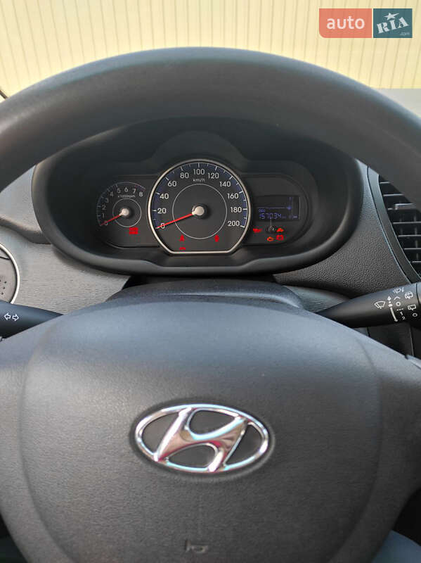 Хетчбек Hyundai i10 2013 в Києві