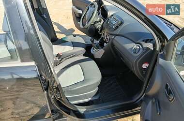 Хэтчбек Hyundai i10 2009 в 
