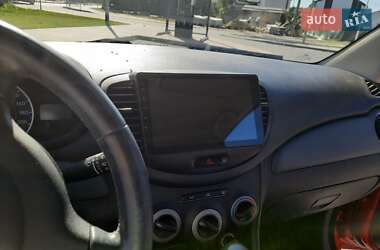 Хэтчбек Hyundai i10 2012 в 