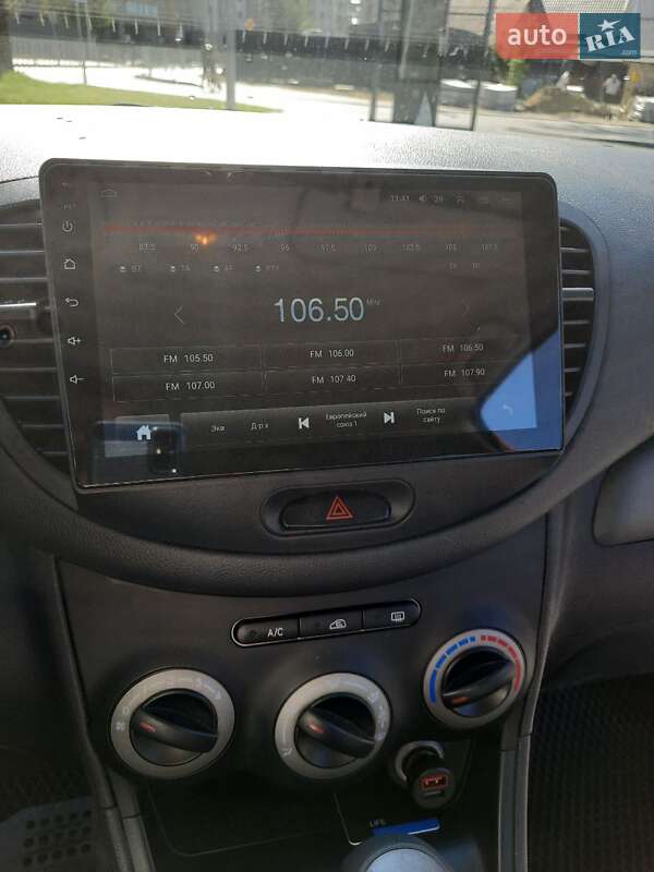 Хэтчбек Hyundai i10 2012 в Ирпене