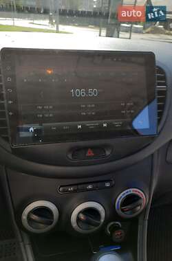 Хэтчбек Hyundai i10 2012 в 