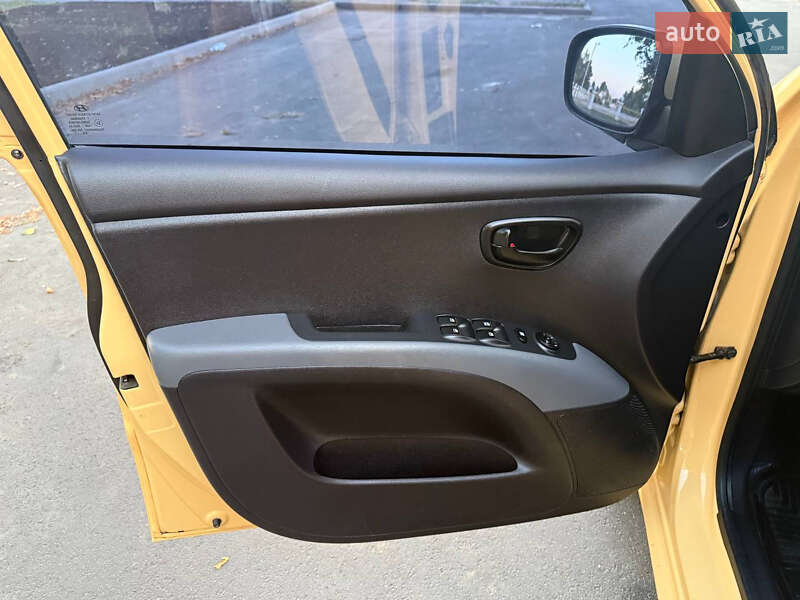 Хэтчбек Hyundai i10 2009 в Харькове