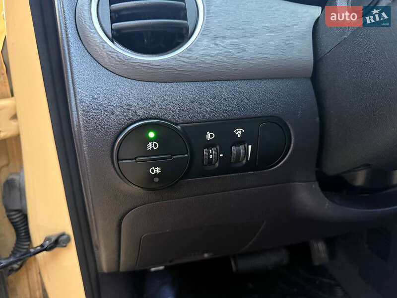 Хэтчбек Hyundai i10 2009 в Харькове