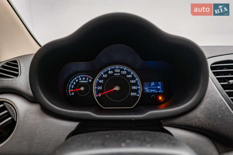 Хэтчбек Hyundai i10 2013 в Киеве