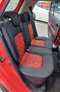 Хэтчбек Hyundai i10 2008 в 