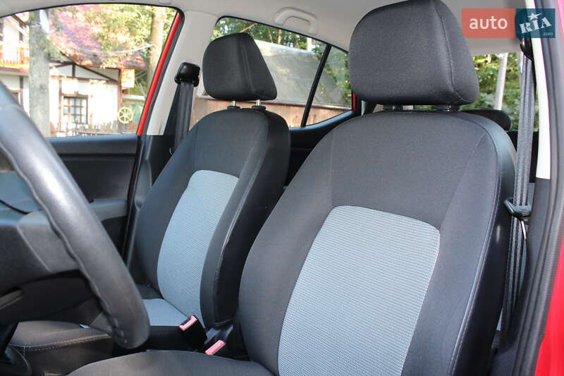 Хэтчбек Hyundai i10 2009 в Трускавце