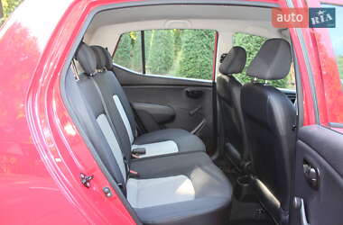 Хэтчбек Hyundai i10 2009 в 