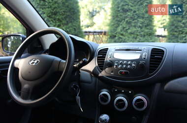 Хэтчбек Hyundai i10 2009 в 