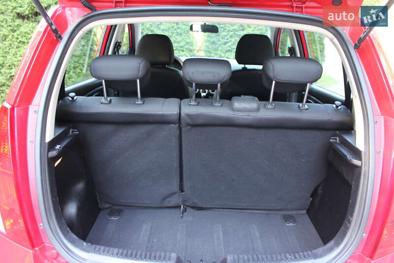 Хэтчбек Hyundai i10 2009 в Трускавце