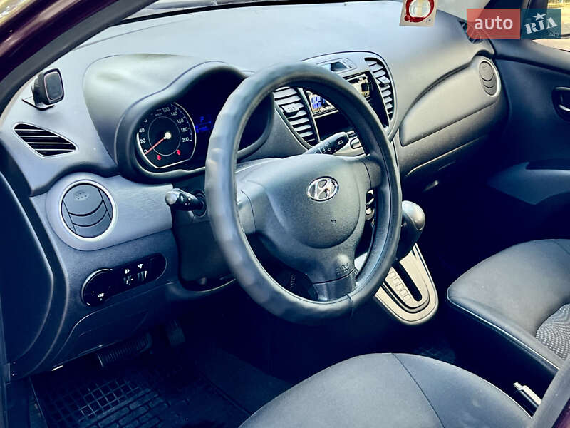 Хэтчбек Hyundai i10 2012 в Харькове