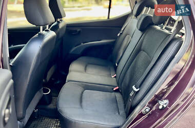 Хэтчбек Hyundai i10 2012 в 