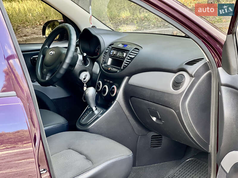 Хэтчбек Hyundai i10 2012 в Харькове