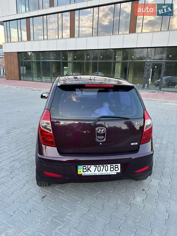 Хэтчбек Hyundai i10 2011 в Ровно