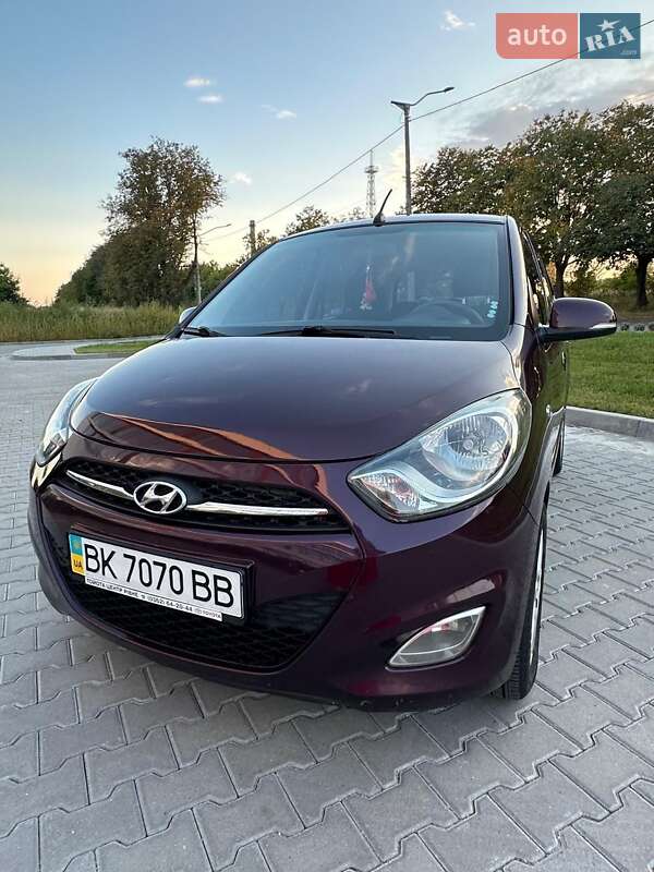 Хэтчбек Hyundai i10 2011 в Ровно