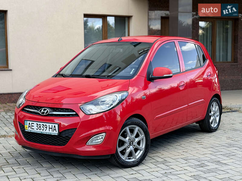 Хэтчбек Hyundai i10 2012 в 