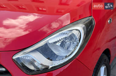 Хэтчбек Hyundai i10 2012 в 