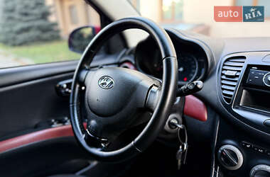 Хэтчбек Hyundai i10 2012 в 