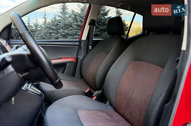 Хэтчбек Hyundai i10 2012 в 