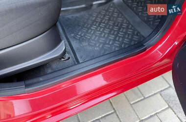 Хэтчбек Hyundai i10 2012 в 