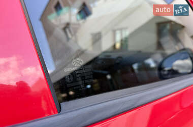 Хэтчбек Hyundai i10 2012 в 