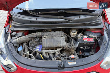 Хэтчбек Hyundai i10 2012 в 