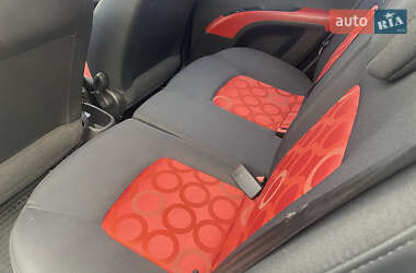Хэтчбек Hyundai i10 2010 в 