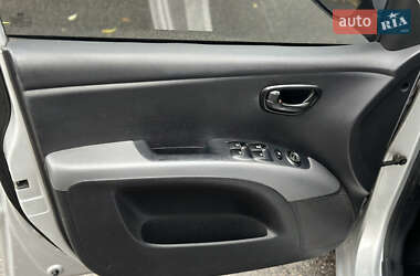 Хэтчбек Hyundai i10 2011 в 