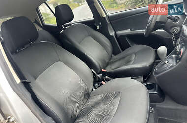 Хэтчбек Hyundai i10 2011 в 