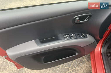 Хэтчбек Hyundai i10 2010 в 