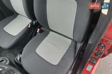 Хэтчбек Hyundai i10 2010 в 