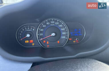 Хэтчбек Hyundai i10 2012 в 