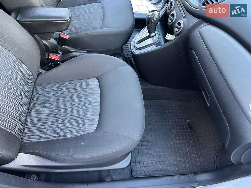 Хэтчбек Hyundai i10 2012 в Запорожье