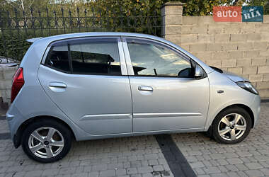 Хэтчбек Hyundai i10 2012 в 