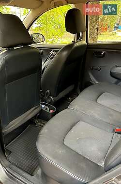 Хэтчбек Hyundai i10 2013 в 
