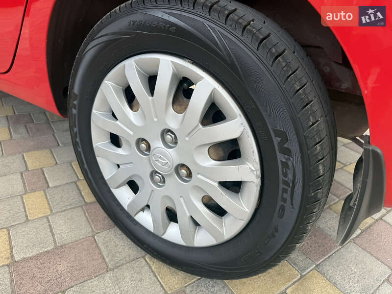 Хэтчбек Hyundai i10 2008 в Днепре