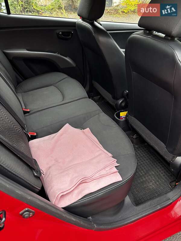 Хэтчбек Hyundai i10 2012 в Черкассах
