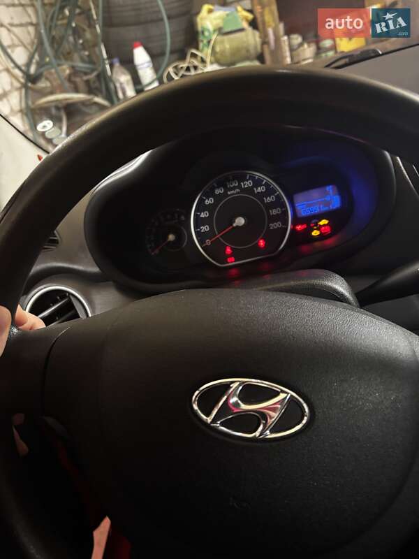 Хэтчбек Hyundai i10 2012 в Черкассах