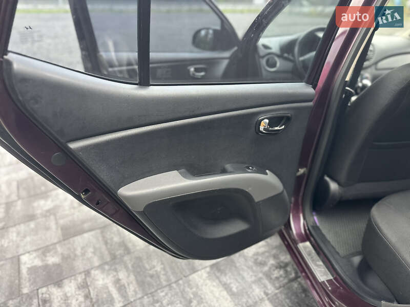Хэтчбек Hyundai i10 2012 в Виннице