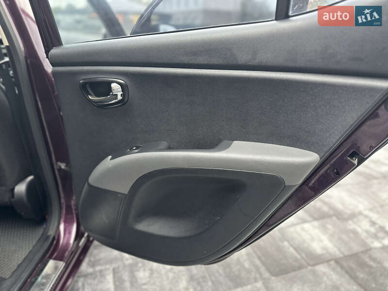 Хэтчбек Hyundai i10 2012 в Виннице