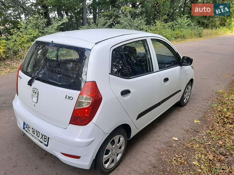 Хэтчбек Hyundai i10 2011 в Полтаве