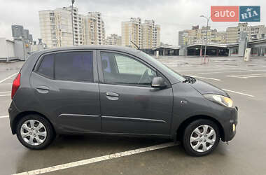 Хэтчбек Hyundai i10 2012 в 
