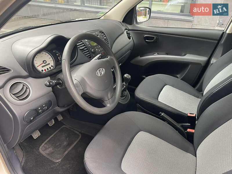 Хэтчбек Hyundai i10 2009 в Киеве