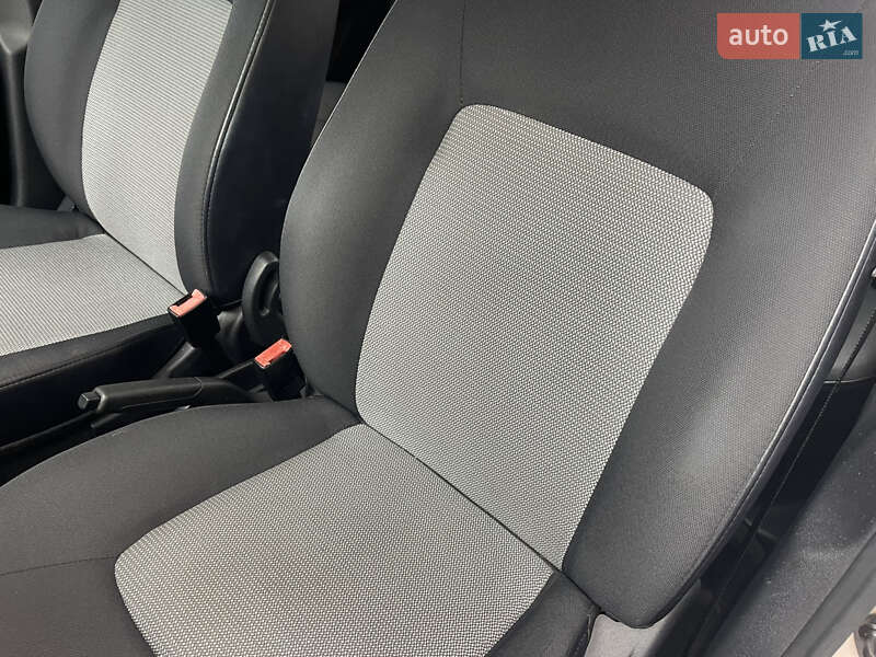 Хэтчбек Hyundai i10 2009 в Киеве