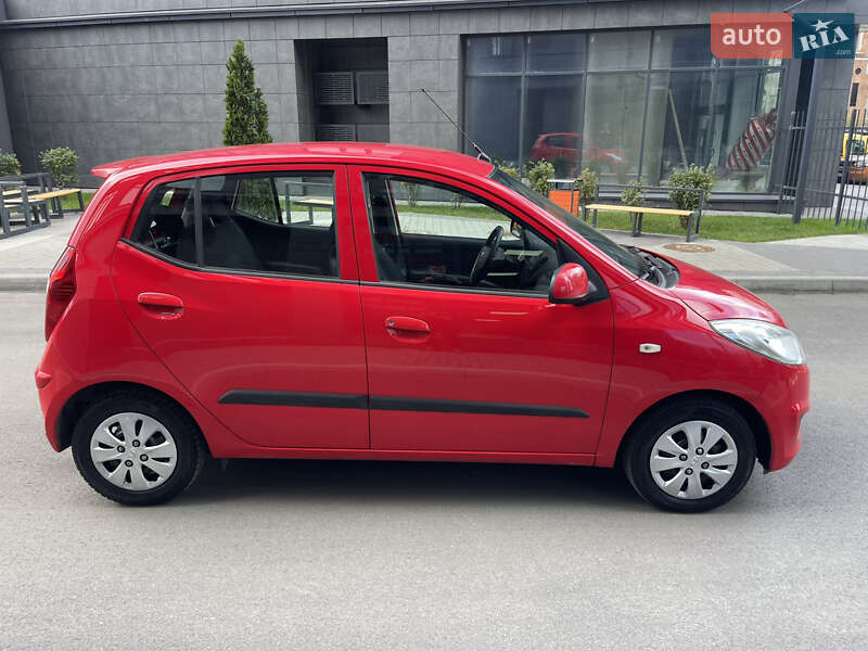 Хетчбек Hyundai i10 2011 в Києві