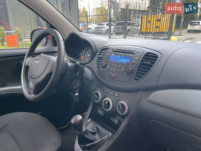 Хетчбек Hyundai i10 2011 в Києві