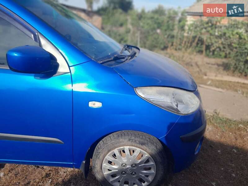 Хэтчбек Hyundai i10 2010 в Новых Санжарах
