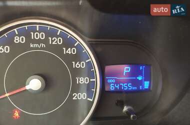 Хэтчбек Hyundai i10 2011 в  фото 3 Хэтчбек Hyundai i10 2011 в